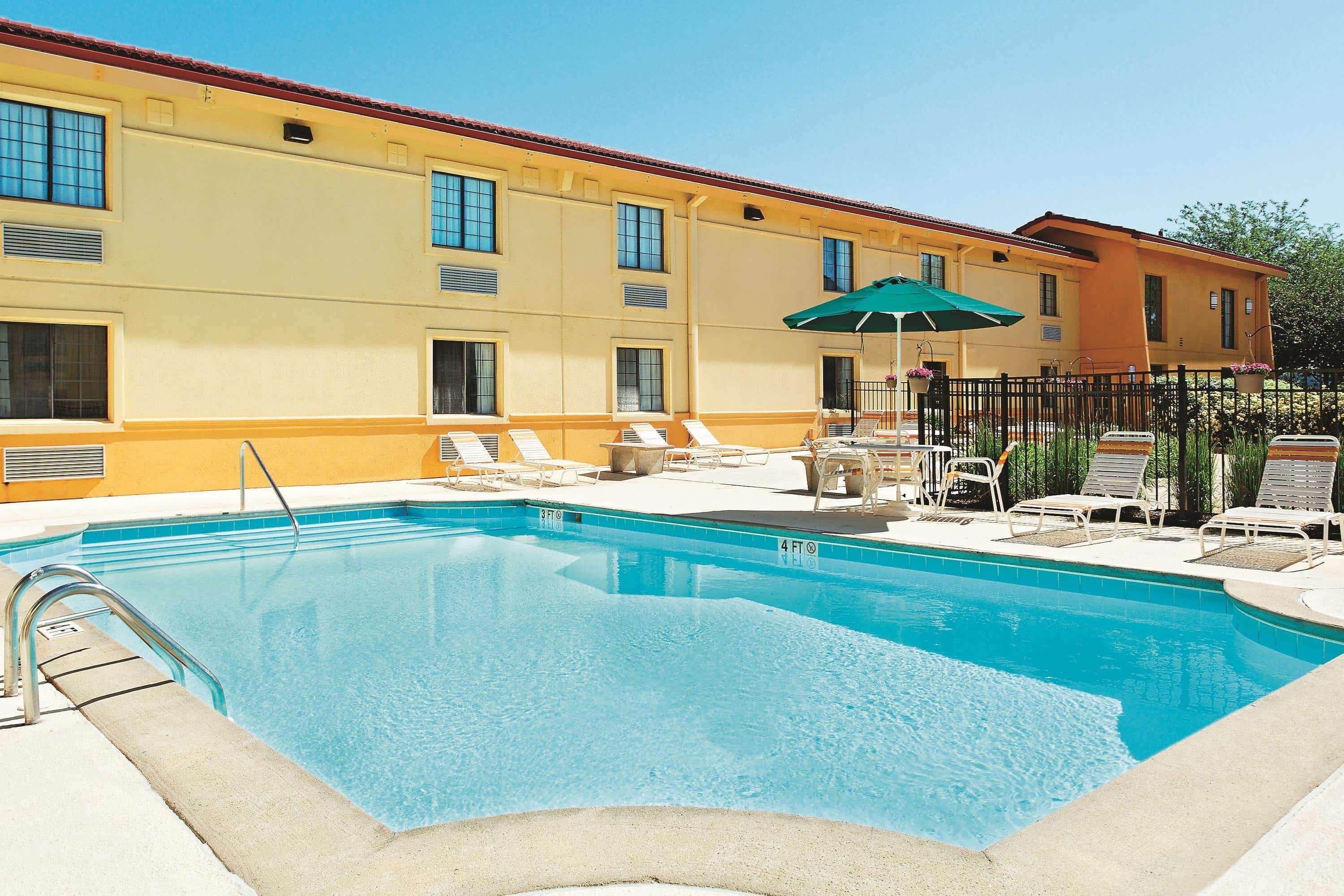 La Quinta Inn By Wyndham Champaign Exterior foto